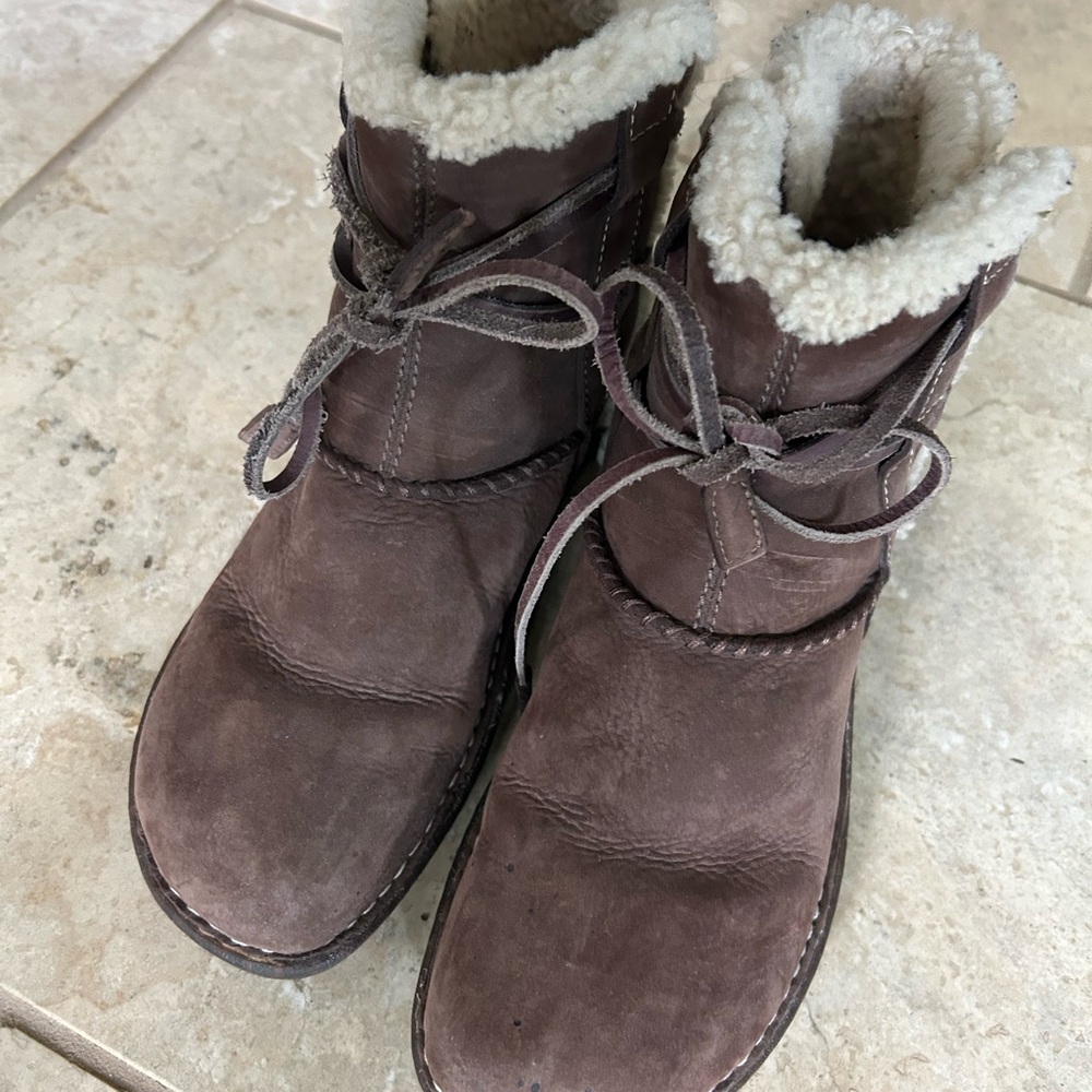 Ugg’s Women’s Brown Shearling Lined Boots